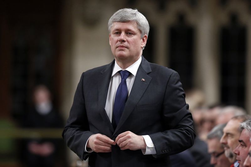 &copy; Reuters.  Rivals accuse Canadian PM of pushing ban on veils to win votes