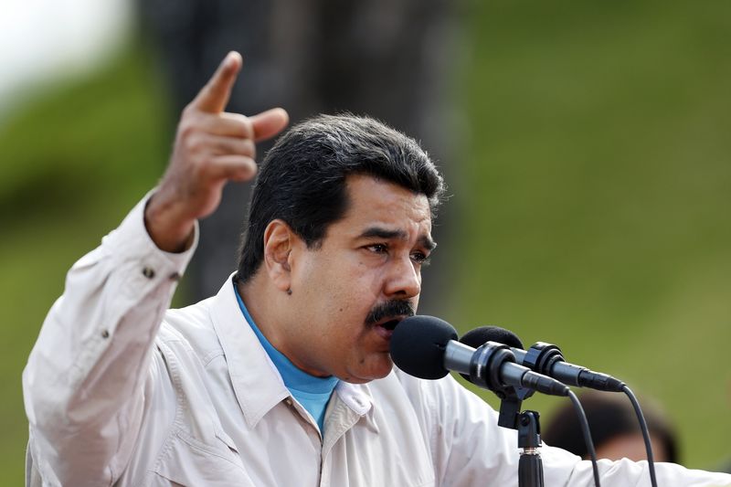 &copy; Reuters.  "Esto no es problema de Maduro", dice presidente venezolano sobre crisis económica