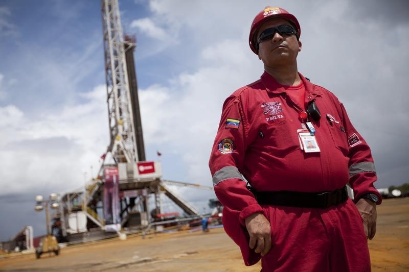 &copy; Reuters.  Deepening default fears cast shadow over Venezuela's oil flows