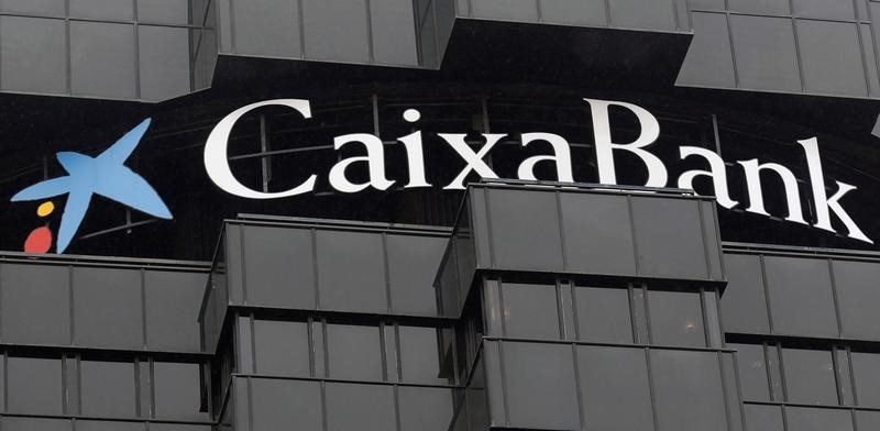 CaixaBank gana casi 4 veces más por la fusión y planea elevar el dividendo
