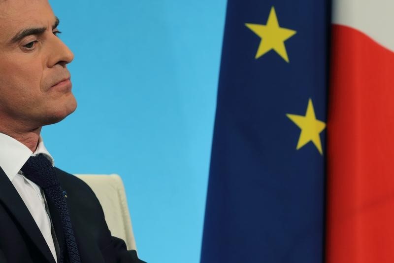 &copy; Reuters.  Valls: Europa no puede asumir el riesgo de un 'grexit' por razones políticas