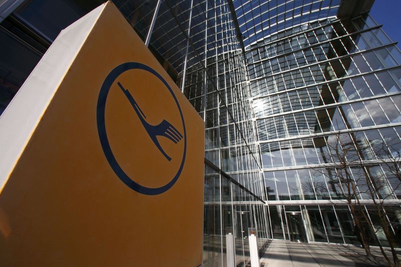 &copy; Reuters.  AKTIE IM FOKUS: Lufthansa an Dax-Spitze