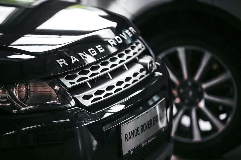 &copy; Reuters.  Jaguar Land Rover и Ford Motor сокращают рабочие места