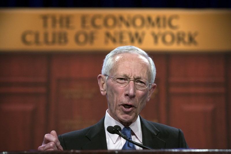 &copy; Reuters.  Fischer enflasyonun kademeli faiz artışlarına imkan verecek şekilde yeniden sıçrayacağını tahmin ediyor