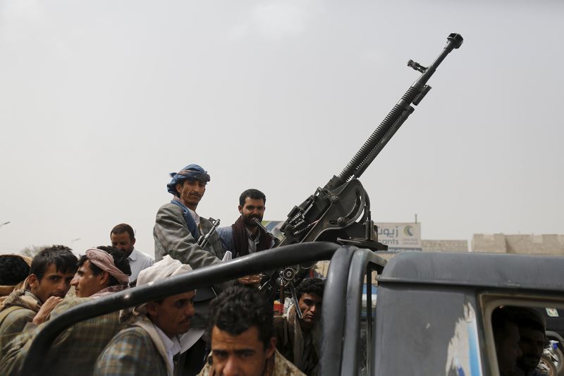 &copy; Reuters.  Combates dejan decenas de muertos cerca de puerto de Adén en Yemen