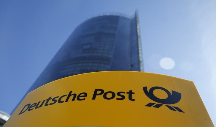 &copy; Reuters.  Deutsche Post hebt Preise für Express-Sendungen an