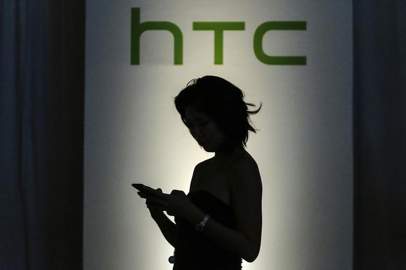&copy; Reuters.  HTC anuncia que cortará empregos e modelos de smartphones para retomar vendas