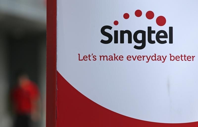 &copy; Reuters.  UPDATE 1-Singtel Q2 underlying net profit drops 22 pct