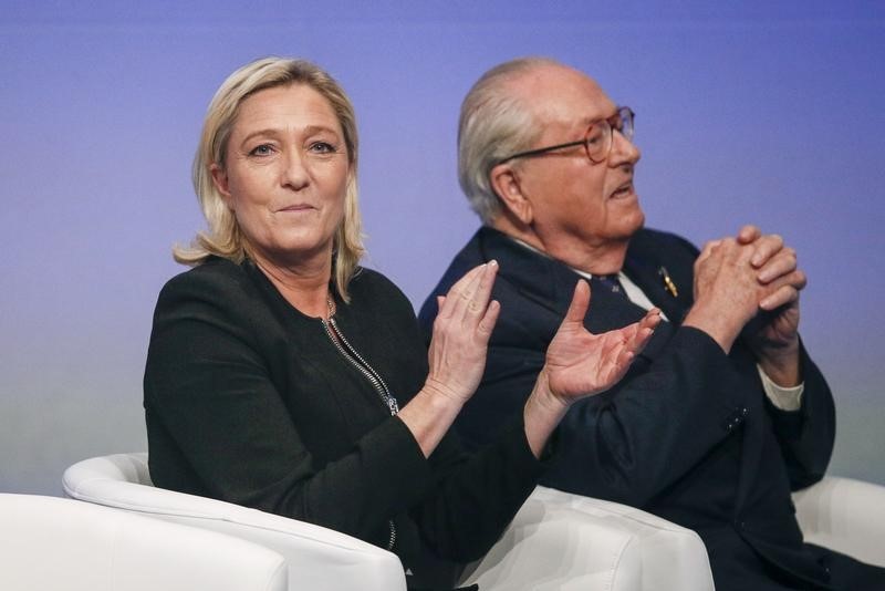 Líder De Direita Francesa Marine Le Pen Diz Que Votaria Em Trump Se