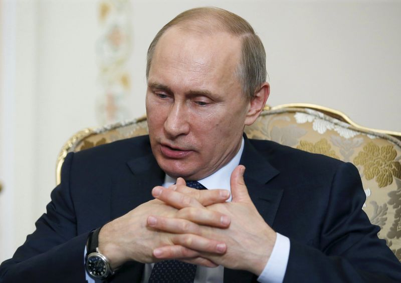 Путин поручил увеличить доходы россиян