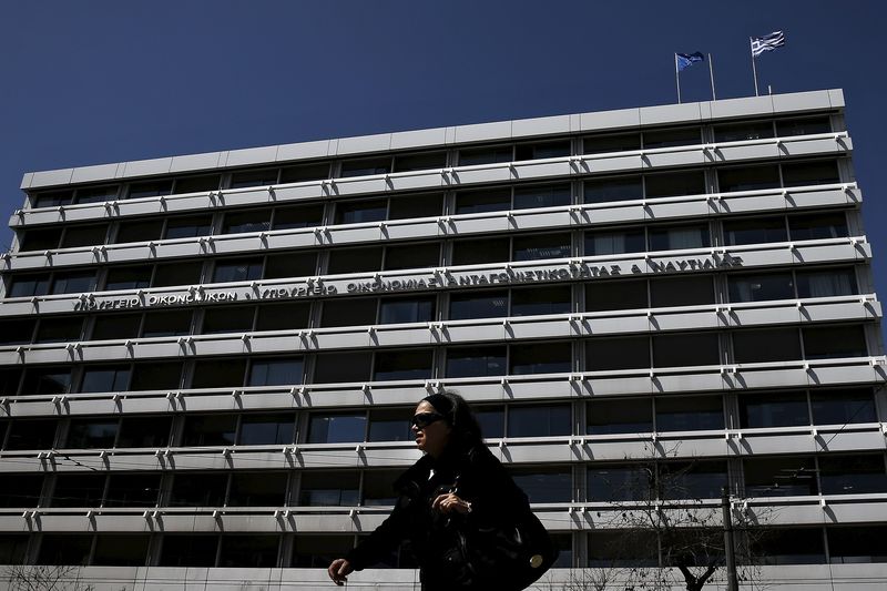 &copy; Reuters.  Grécia reduz projeção de crescimento de novo em plano de reforma