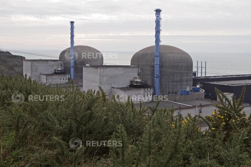 &copy; Reuters.  Explosión en la central de EDF en Flamanville, sin riesgo nuclear