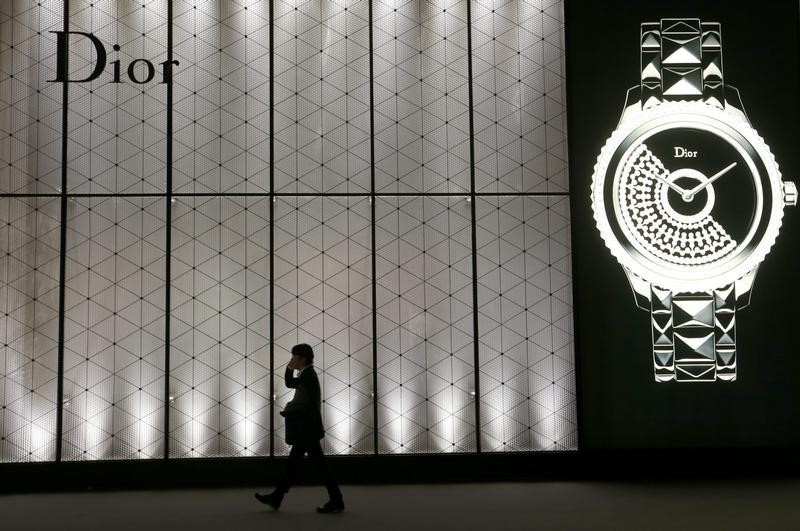 &copy; Reuters.  Armani e Dior são alvos de investigação na Itália após alegações de exploração de trabalhadores