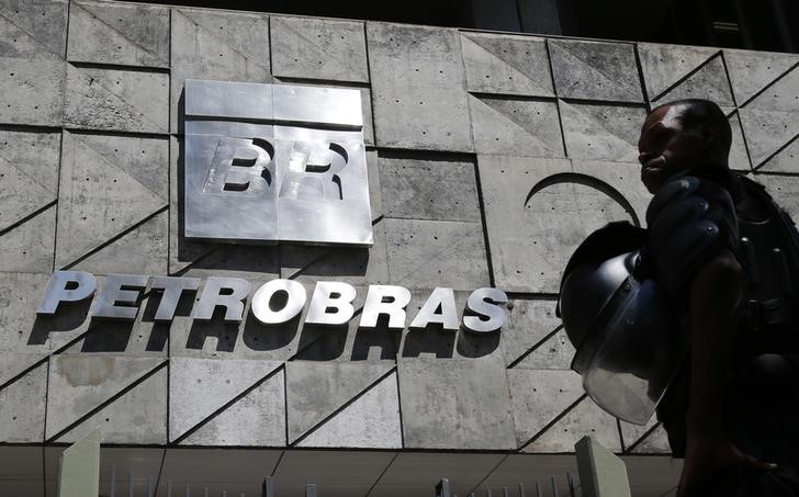 Petrobras diz que dividendos extraordinários estão previstos em Plano Estratégico