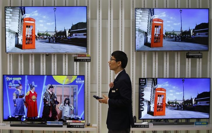 &copy; Reuters.  날개 돋친 LG 올레드 TV…비수기에 두 배 이상 팔렸다