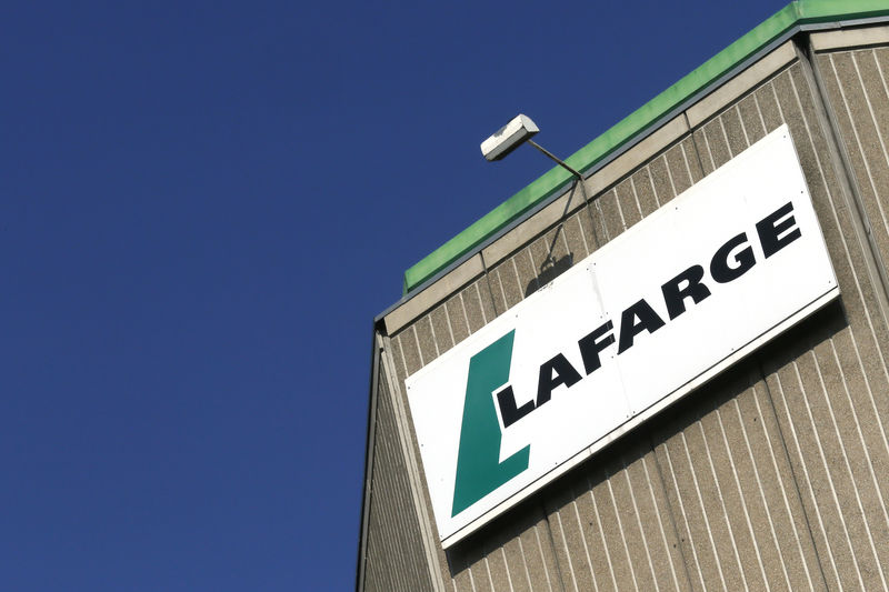 &copy; Reuters.  Lafarge, Batıçim'deki hisselerinin tamamını 89.36 mln TL'ye Sanko Holding'e sattı