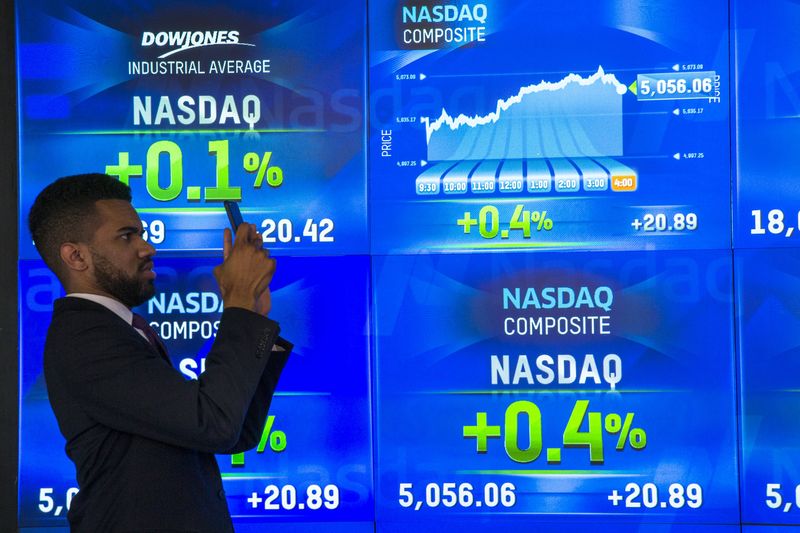 &copy; Reuters.  Фьючерс на Dow подскочил на 120 пунктов накануне выступления главы Федрезерва