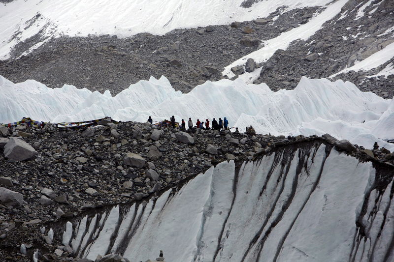&copy; Reuters.  UPDATE 1-Two more deaths take Everest toll to six in past month