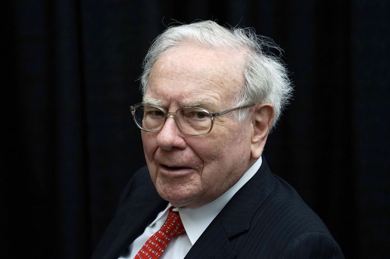 Bước đi táo bạo của Warren Buffett: Mua cổ phiếu có tỷ suất cổ tức 10%
