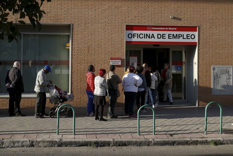 &copy; Reuters.  Spanish jobless claims fall more than expected in November