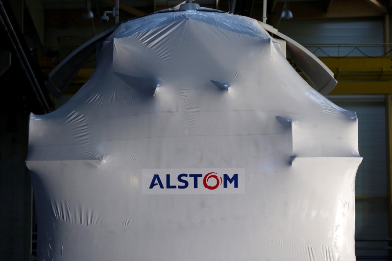 &copy; Reuters.  Acções europeias em baixa com expectativa aumento taxa EUA, Alstom sobe 