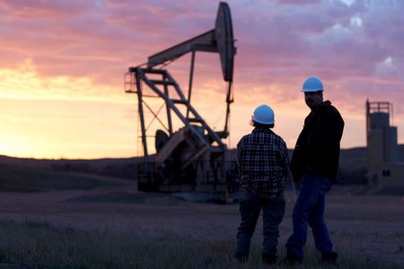 ЕК сообщила о плане сохранить потолок цены нефти из России на уровне $60