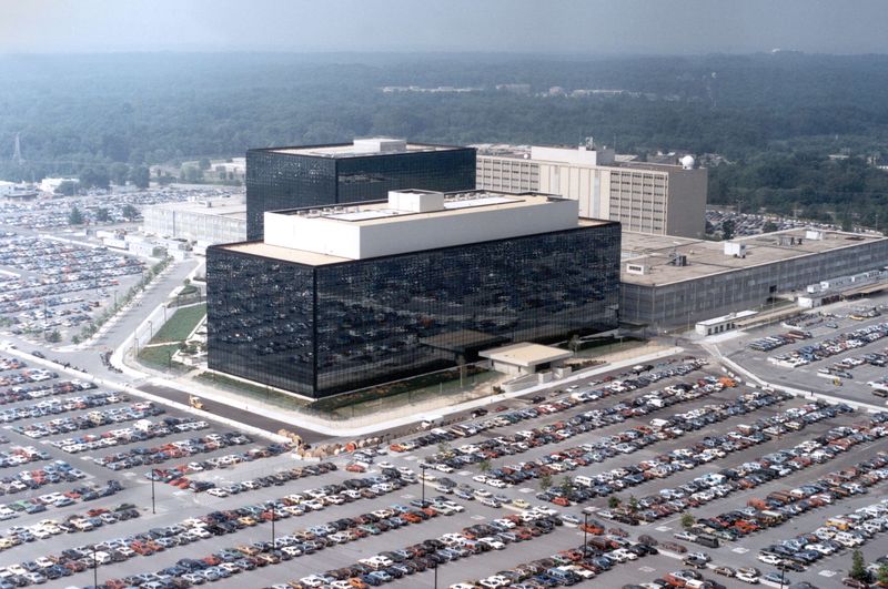 &copy; Reuters.  Trump assina projeto de lei para renovas programa de vigilância na internet da NSA