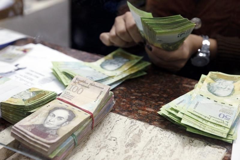 &copy; Reuters.  معدل التضخم في فنزويلا يرتفع على الرغم من قيود على السيولة النقدية