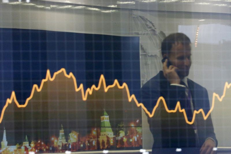 &copy; Reuters.  Российский рынок пытается использовать для роста внешний позитив