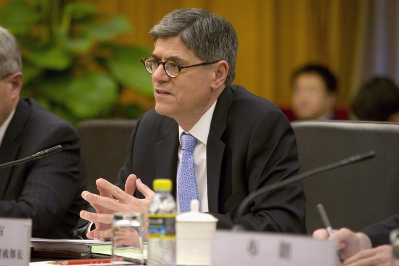 &copy; Reuters.  Lew transmite a China preocupación por ley que "debilita" a ONG extranjeras