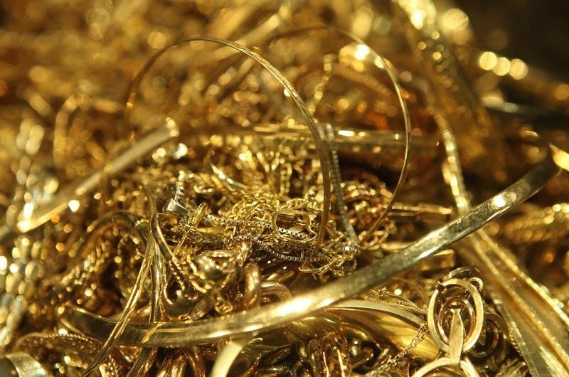 Gold Prices Drift Lower as Global Trade Remains in Focus