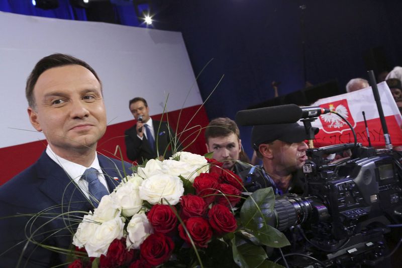 &copy; Reuters.  Andrzej Duda został wybrany na prezydenta; poparło go 51,55 proc. - PKW