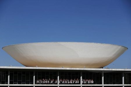 Mulher do ministro Camilo Santana é aprovada para cargo no TCE-CE com salário de R$ 39,7 mil