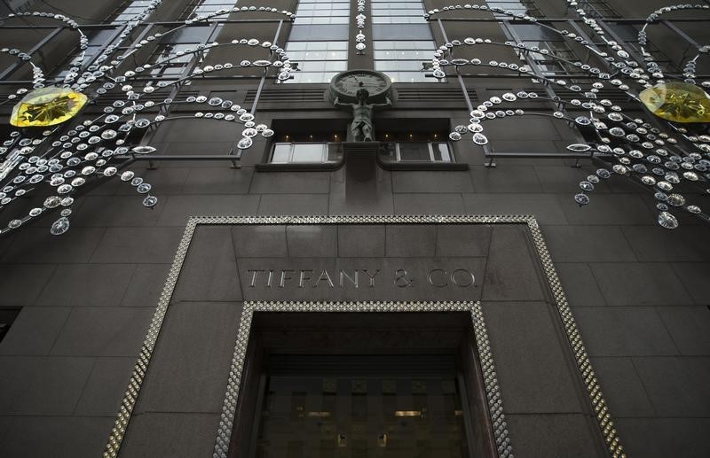&copy; Reuters.  Квартальная прибыль Tiffany выросла более чем вдвое, по итогам года может упасть на 5-10%