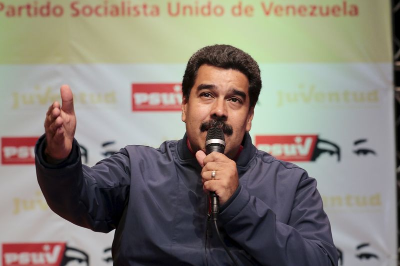 Venezuela reconvertirá su moneda en medio del torbellino económico y social
