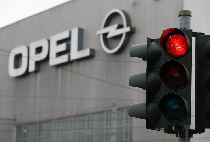 &copy; Reuters.  UPDATE 2-Opel, workers clash over reported plans to sell off R&D operations