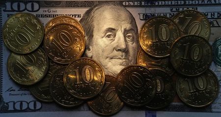 عاجل: الروبل الروسي يحلق أمام الدولار لقمة 30 شهر