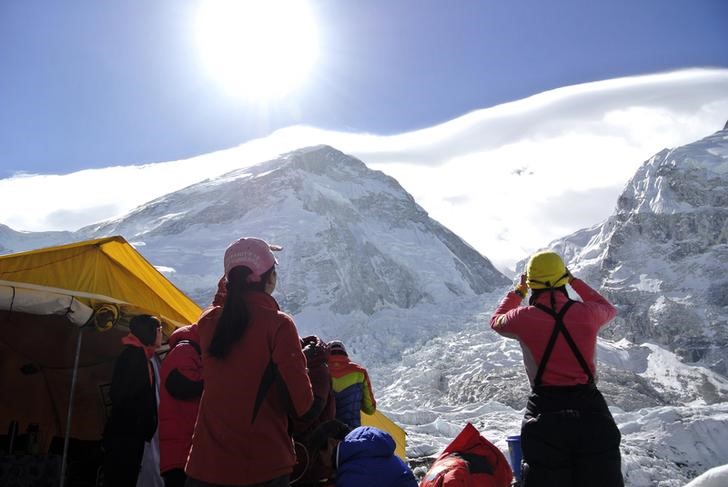 &copy; Reuters.  Segurança no Everest está sob questionamento após morte de terceiro montanhista