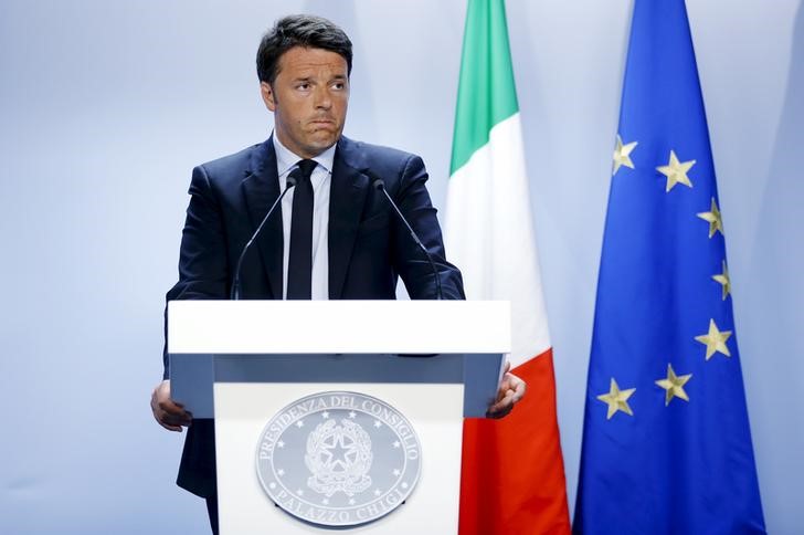 &copy; Reuters.  Renzi es partidario de "fusiones y consolidación" bancaria en Italia