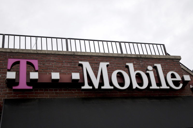 ROUNDUP: T-Mobile US erhöht Jahresziele - Quartalsverlust wegen Fusionskosten
