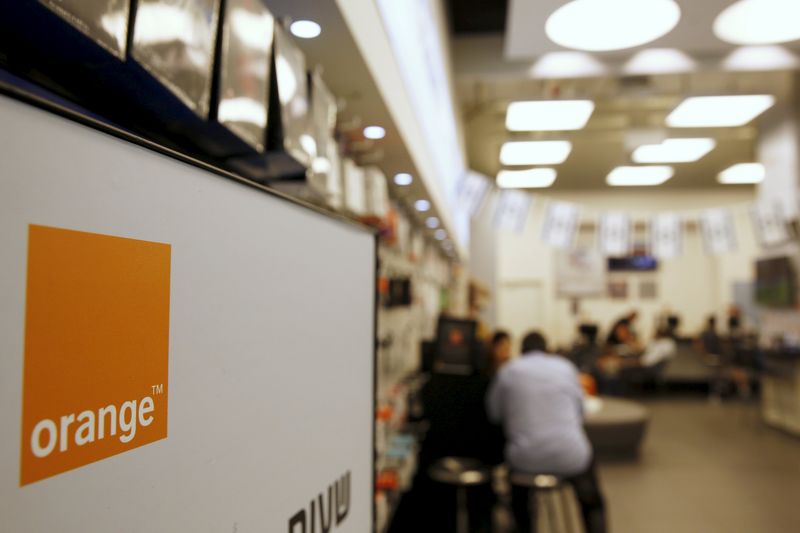 &copy; Reuters.  French telecom stocks plunge on Orange-Bouygues talks failure