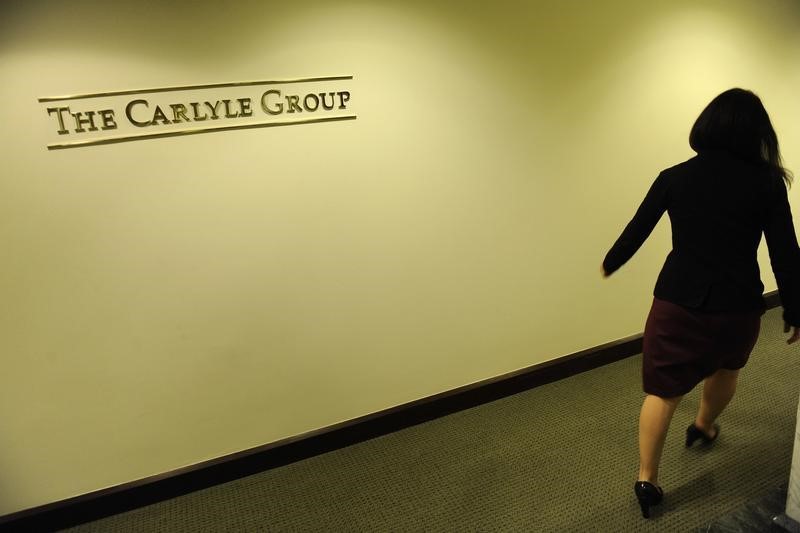 © Reuters. A general view of the lobby outside of the Carlyle Group offices in Washington