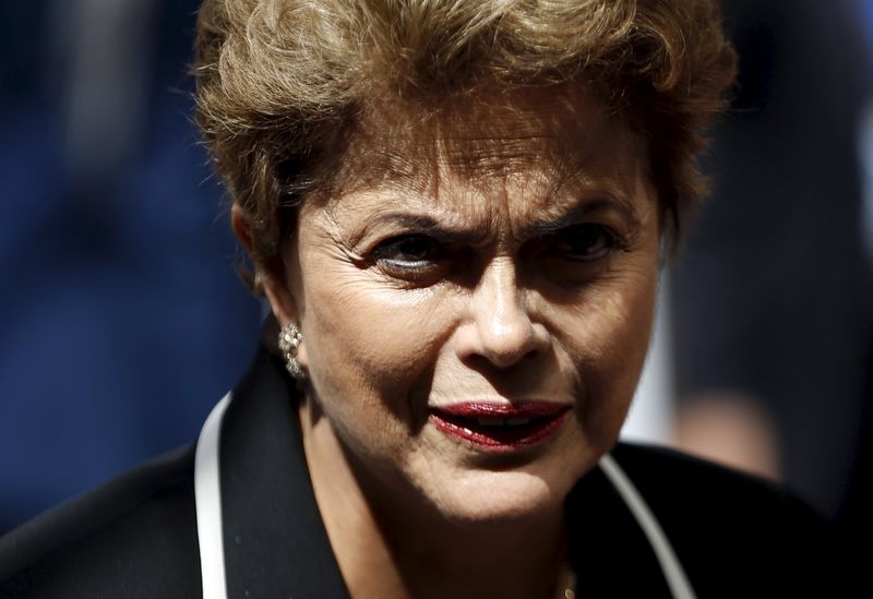 &copy; Reuters.  Suspensión de Rousseff beneficiaría bonos de Petrobras, bancos de Brasil: Deutsche Bank