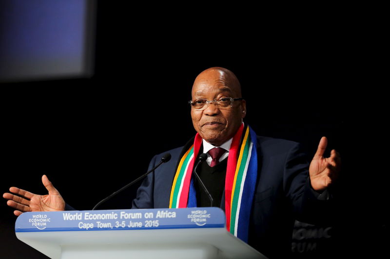 © Reuters. El partido gobernante de Sudáfrica decide destituir a Zuma como jefe del Estado
