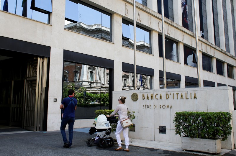 &copy; Reuters.  Italy mulls 1 billion euro rescue for ailing bank Pop Bari: sources