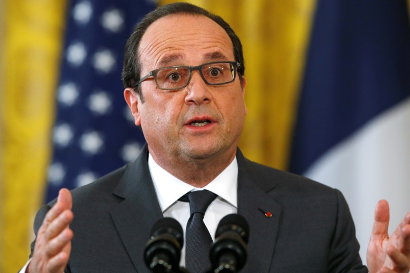 &copy; Reuters.  Hollande e Villeroy fazem alerta contra plano de Le Pen para deixar o euro