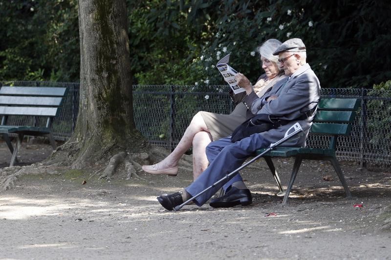 &copy; Reuters.  The French will have to work longer for full pensions in new reform