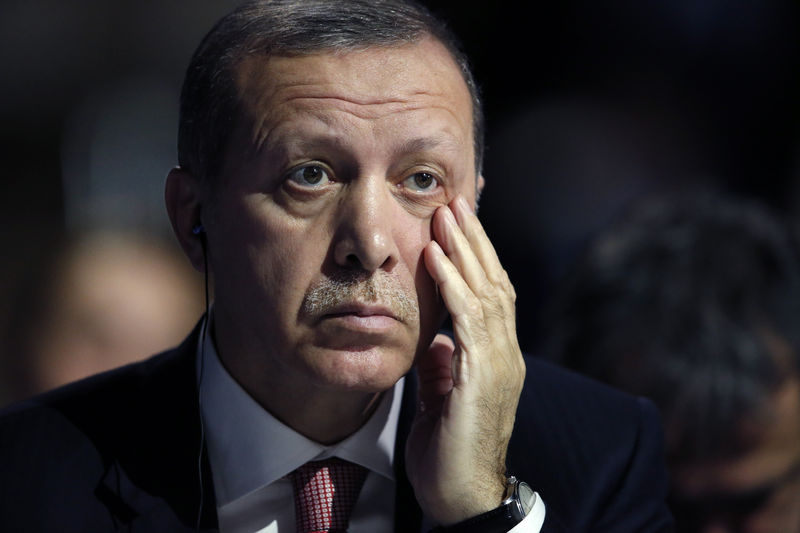 عاجل: الليرة تسقط وأردوغان يطلب الصبر .. من يمنعها عن الانهيار؟