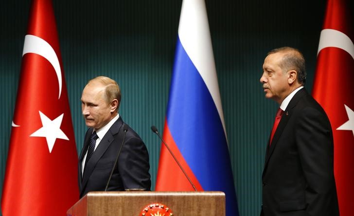 &copy; Reuters.  Erdoğan ve Putin telefonla görüştü, Türkiye ve Rusya arasındaki ekonomik ticari ilişkilerin olumlu seyir izlemesinden memnuniyetlerini dile getirdi--Cumhurbaşkanlığı kaynakları