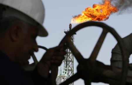 عاجل: النفط يرتفع مع تطبيق سقف الأسعار وتفاؤل الصين وقرار أوبك+